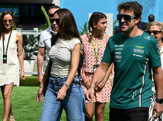 Фото: Девојката на Фернандо Алонсо