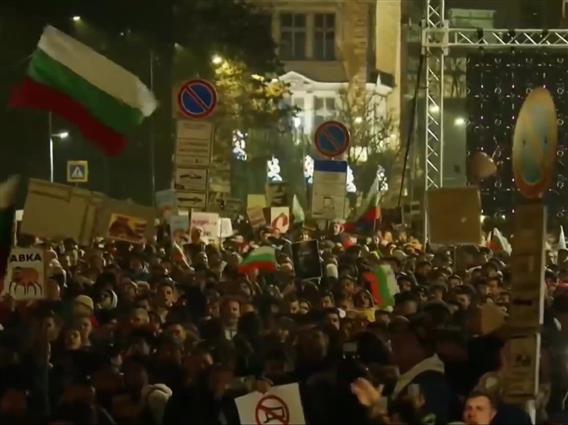 Политичката криза во Бугарија ги замрзна разговорите со Македонија?