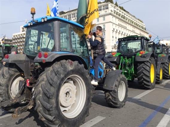 Грчките земјоделци одбија средба со Мицотакис и решија да ги интензивираат протестите