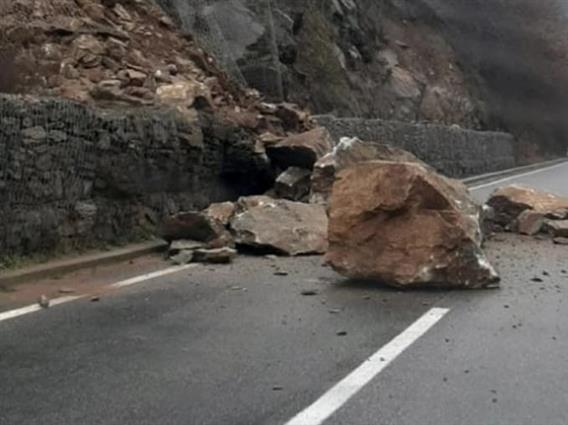 Одрон на патот Охрид – Св. Наум, сообраќајот се одвива по една лента