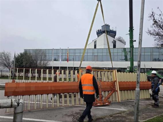 Започна демонтажата на стариот радар на Аеродромот Скопје, авионскиот сообраќај се одвива непречено
