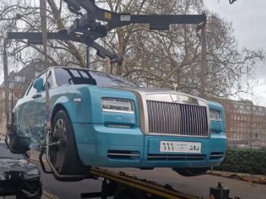 Фото: Лов по нелегално паркирани луксузни автомобили