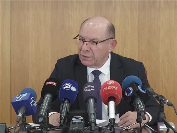 Републичкиот јавен обвинител Љупчо Коцевски поднесе оставка пред седницата за разрешување