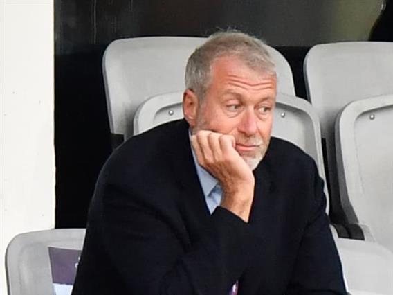 Британската влада му дава последна шанса на Абрамович- дали парите од продажбата на Челзи ќе стигнат во Украина? 