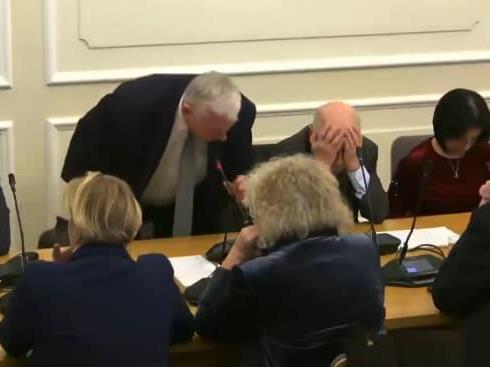 Скандал во полскиот парламент: Довидување, кретени! (ВИДЕО)