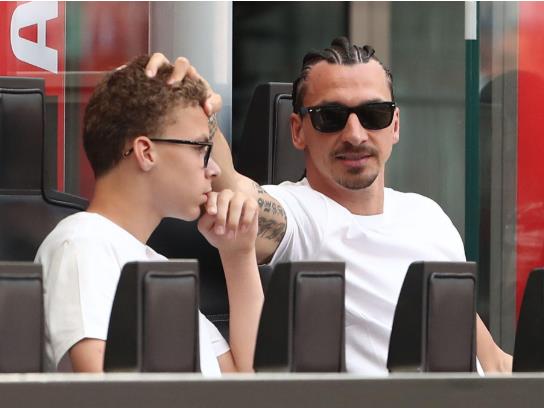 Синот на Ибрахимовиќ потпиша за Милан