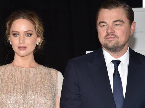 Џенифер Лоренс јавно го „чепна“ заводникот Леонардо  Дикаприо: „Изгледаш одлично со...“