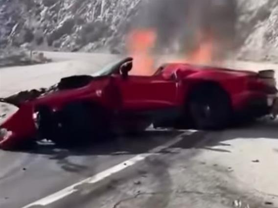 Загина авторот на играта „Call of Duty“ – со Ферари се заби во ѕид (Вознемирувачко видео) 