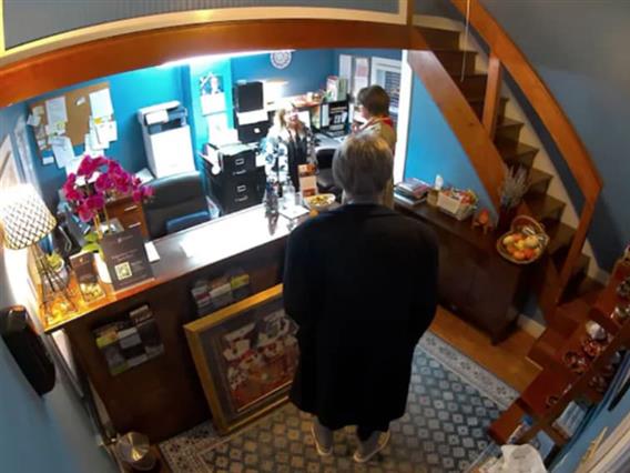 Србин со дрска измама украл вина во САД, вредни 38.000 долари и избегал во Виена- не му е прв пат 