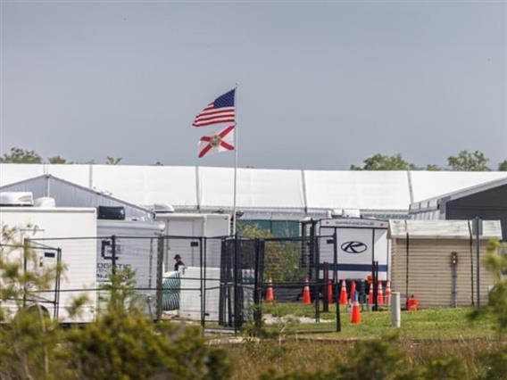 Новиот план на Трамп за масовни депортации: Како Амазон, ама со луѓе 