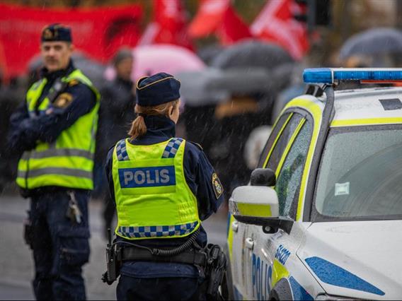 Крвав Божиќ во Шведска: Маж со нож уби жена и повреди повеќе лица, полицијата го елиминирала 