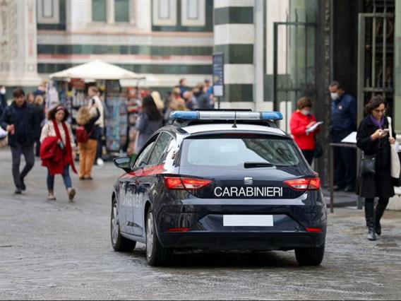 Камерите го снимиле убиецот на мистеризоната девојка во Милано- полугола била најдена покрај зграда 