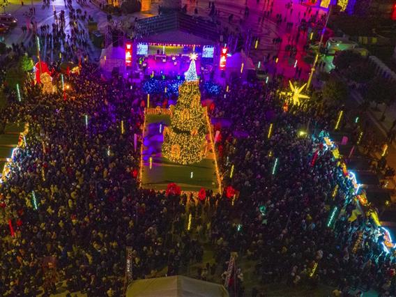 Новогодишна забава на плоштадот „Македонија“ во Скопје