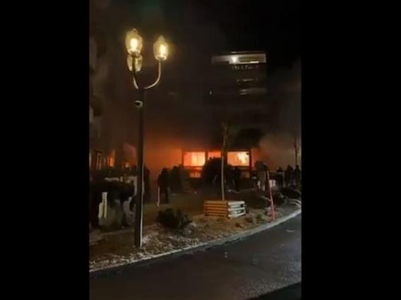 Можна причина за пожарот во Швајцарија се свеќи поставени блиску до дрвен плафон