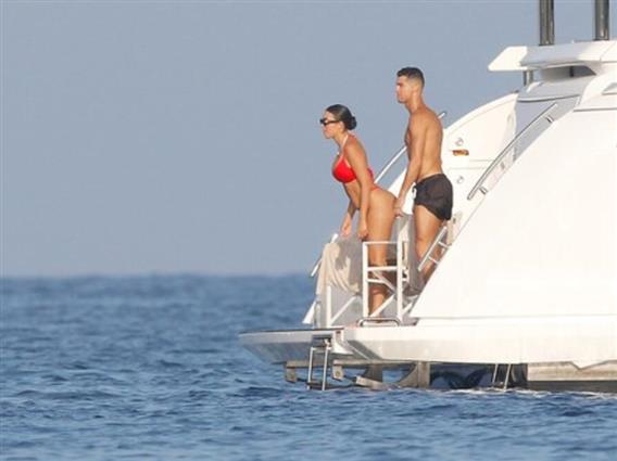 Фото: Кристијано и Георгина за 8 милиони долари купиле „парче од рајот“ на Црвеното море
