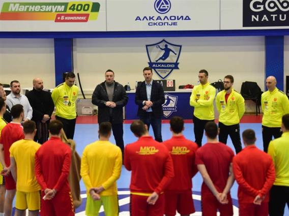 Министерот Борко Ристовски со порака за ракометарите – Играјте со срце за Македонија!