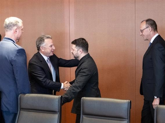 Зеленски, Виткоф и Кушнер пристигнаа на преговори за Украина во Париз