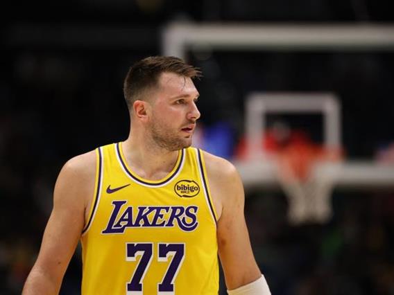 Видео:ЛА Лејкерс предводен од Дончиќ со пресврт до победа