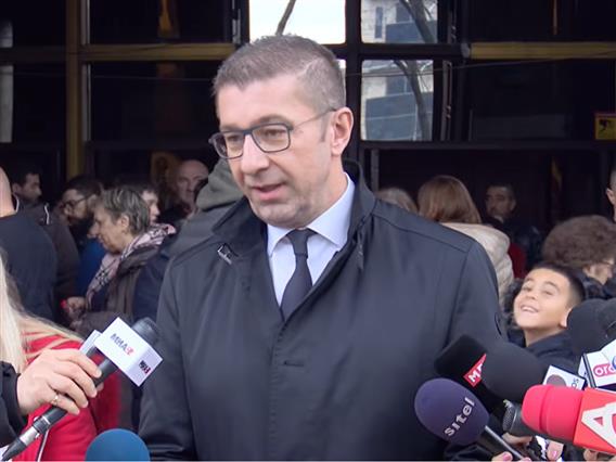 Мицкоски со порака за Божиќ: Силата на државата започнува од домот, да градиме иднина за нашите деца