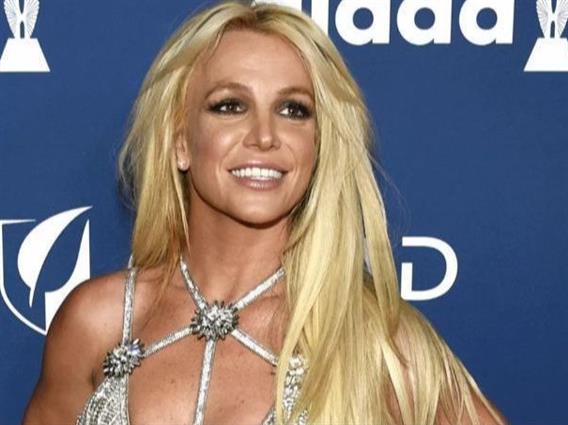 Видео: Бритни Спирс во проѕирна ноќница покажа премногу