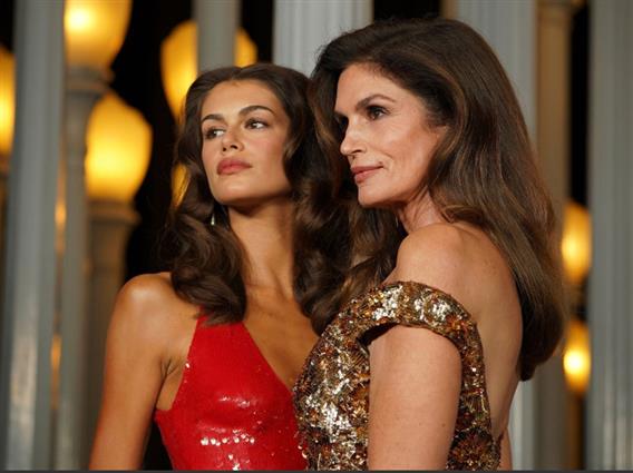 Фото: Ќерката на екс топ моделот Синди Крафорд во минијатурно бикини