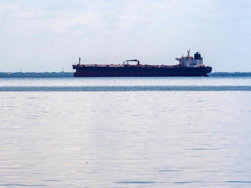 САД се обидуваат да запленат танкер со венецуелска нафта во Атлантикот, во близина е и руска подморница