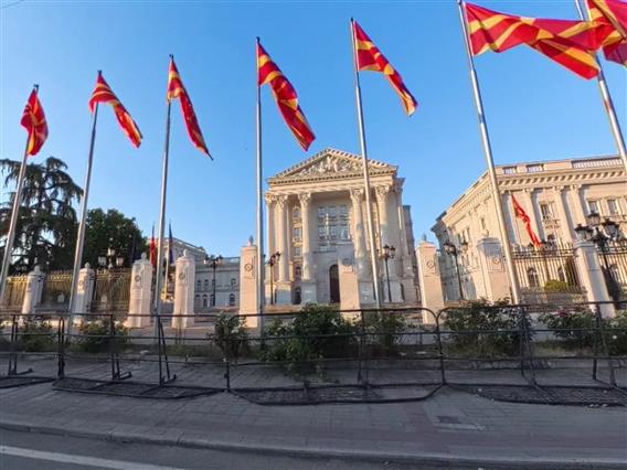 Мицкоски свикува лидерска средба на 14 јануари, Филипче експресно го одби