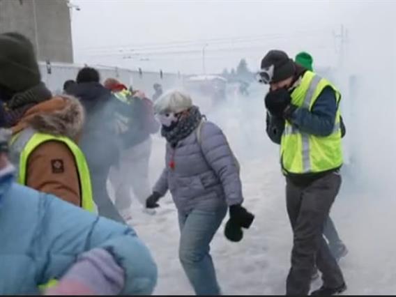 Протести во Минесота : Федералните агенти употребија солзавец и бибер спреј (ВИДЕО) 