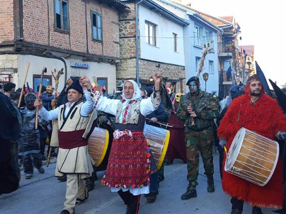 Традиционално дефиле под маски на Вевчанскиот карневал 