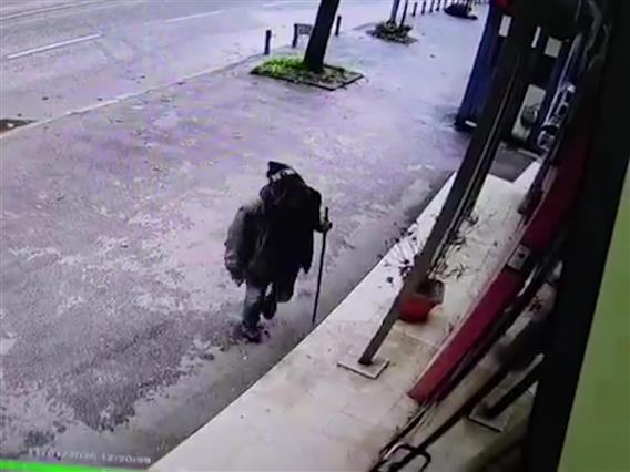 МВР го приведе лицето кое го скрши стаклото на бугарската амбасада