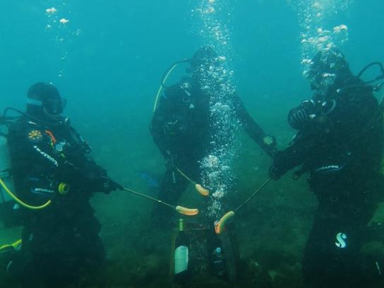Видео: Запален василичарскиот оган во водите на Охридското Езеро