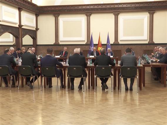 Утре лидерска средба - од владата сугерираат дека единствено СДСМ нема да учествува 