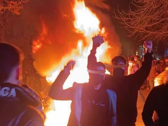 Ужасни сведочења на докторите од Иран: Намерно им пукаа на демонстрантите во очите и гениталиите (ВИДЕО)