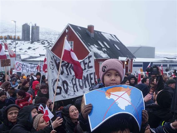 Бура од реакции по најавата на Трамп за царини кон државите кои се противат на неговите планови за Гренланд