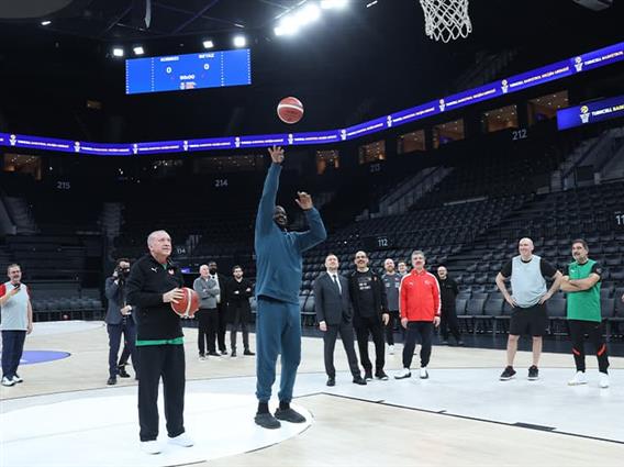 Фото: Шекил О