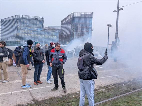 Победа на европските земјоделци: Суспендиран е мега договорот на ЕУ со Меркосур 