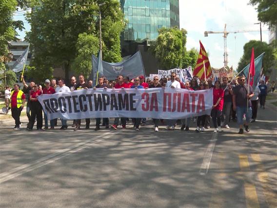 Минималната плата повторно во фокус: Синдикатите бараат 600 евра, институциите предупредуваат на ризици