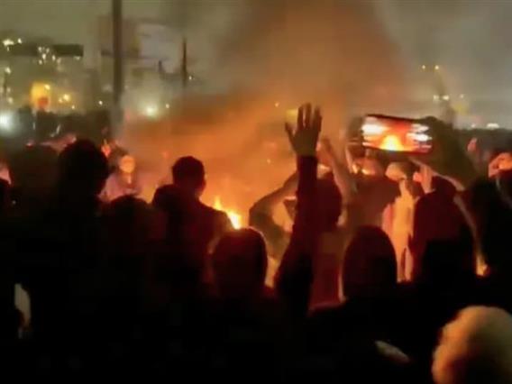 Ирански војник е осуден на смрт- одбил да пука на демонстрантите за време на масовните протести 