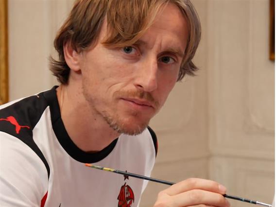 Познатиот фудбалер во необична улога: Лука Пикасо Модриќ (Видео)