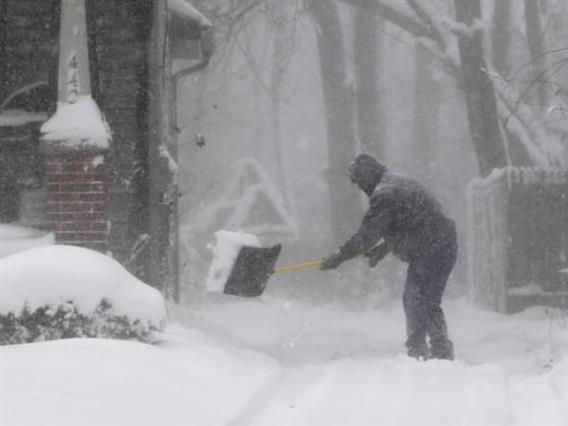 Повеќе од 700.000 домови без струја поради снежно невреме во САД