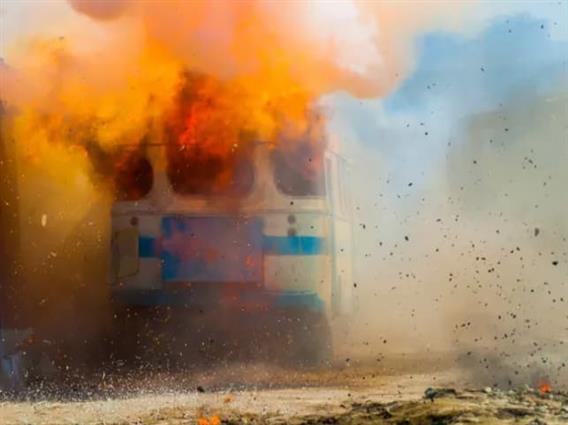 Ужас на Филипини: Градоначалник гаѓан со минофрлач- напаѓачите истрчаа од комбе (ВИДЕО)