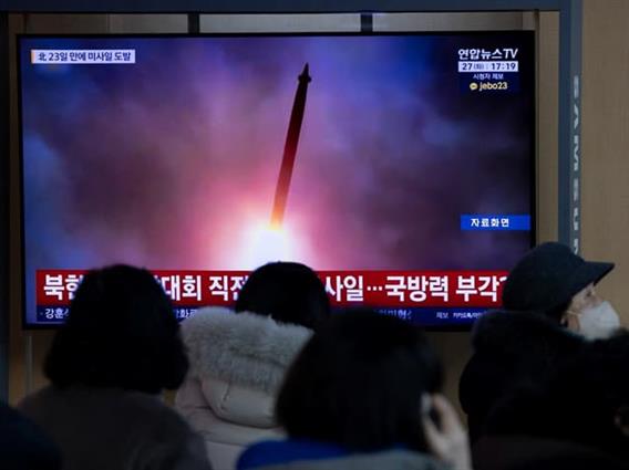 Северна Кореја лансира ракети додека САД и Јужна Кореја водат преговори