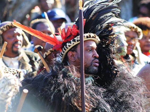 Кралот на племето Зулу повика на протерување на странците од Јужна Африка: пакувајте си ги куферите 