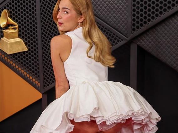 Адисон Реј привлече внимание на Греми наградите: Фустанот едвај го покрива задникот