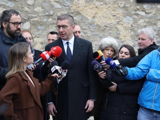 Мицкоски: Владата нуди своја формула за пресметување на покачувањето на платите во администрацијата