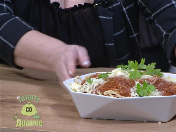 „Гответе со Дракче“ - Шпагети со гулаш