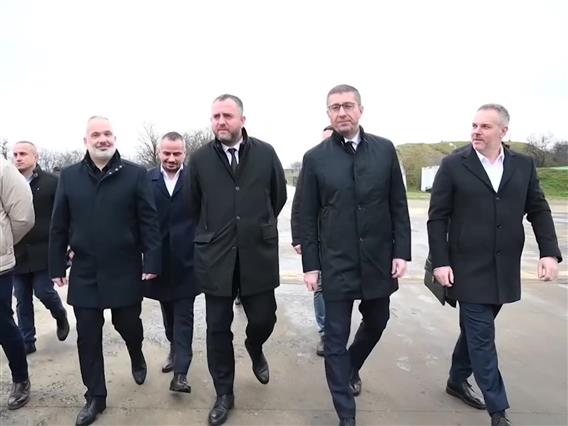 Премиерот Мицкоски и раководството на МВР покажаа дел од запленетата марихуана