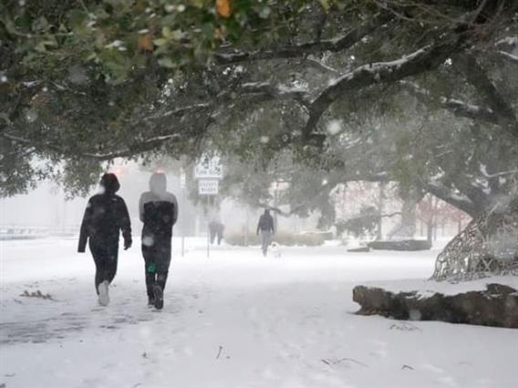Поларните температури го оковаа Њујорк- најмалку 18 починати, се огласи градоначалникот Мамдани
