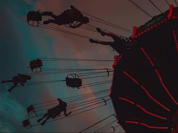 Несреќа во забавен парк: Се откачи кабина, 13 се повредени- загина полицаец кој сакал да им помогне (ВИДЕО)