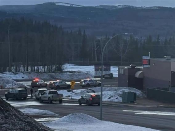 Десет мртви и 27 повредени во оружен напад во средно училиште во Британска Колумбија, Канада